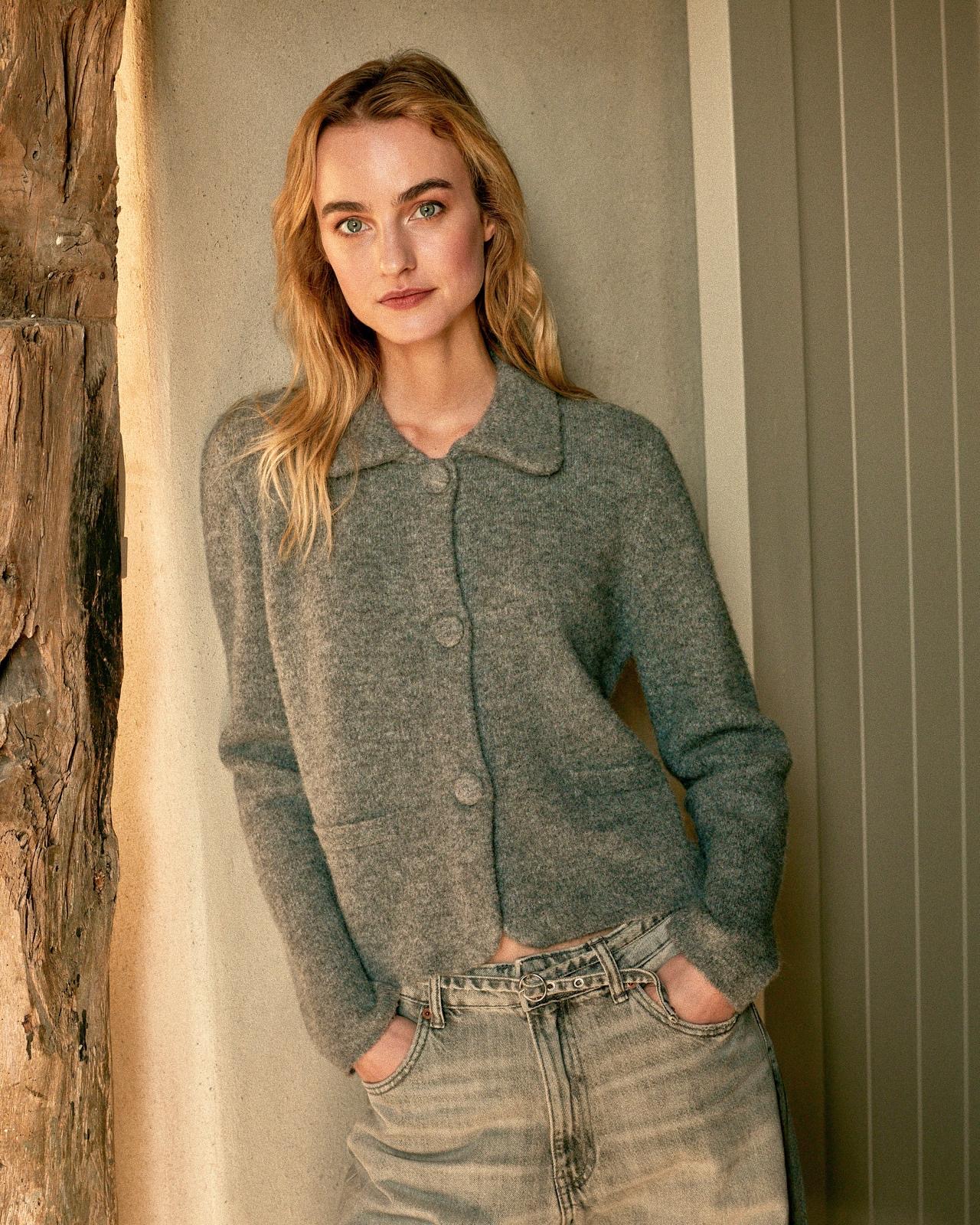 largebuttoncardi